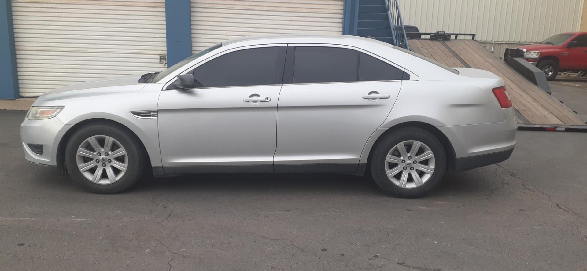 2010 Ford Taurus (1FAHP2DW5AG) with an 3.5L V6 DOHC 24V engine, 6-Speed Automatic transmission, located at 2015 Cambell Street, Rapid City, SD, 57701, (605) 342-8326, 44.066433, -103.191772 - CARFAX AVAILABLE - Photo#0